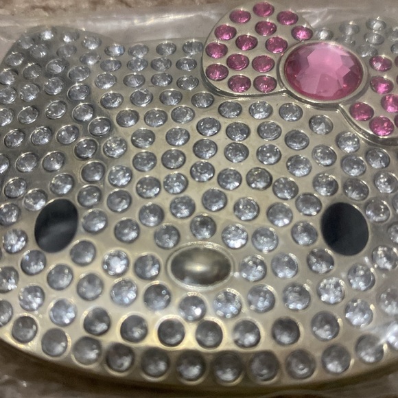 Hello Kitty x Sephora Compact Mirror - Picture 3 of 14